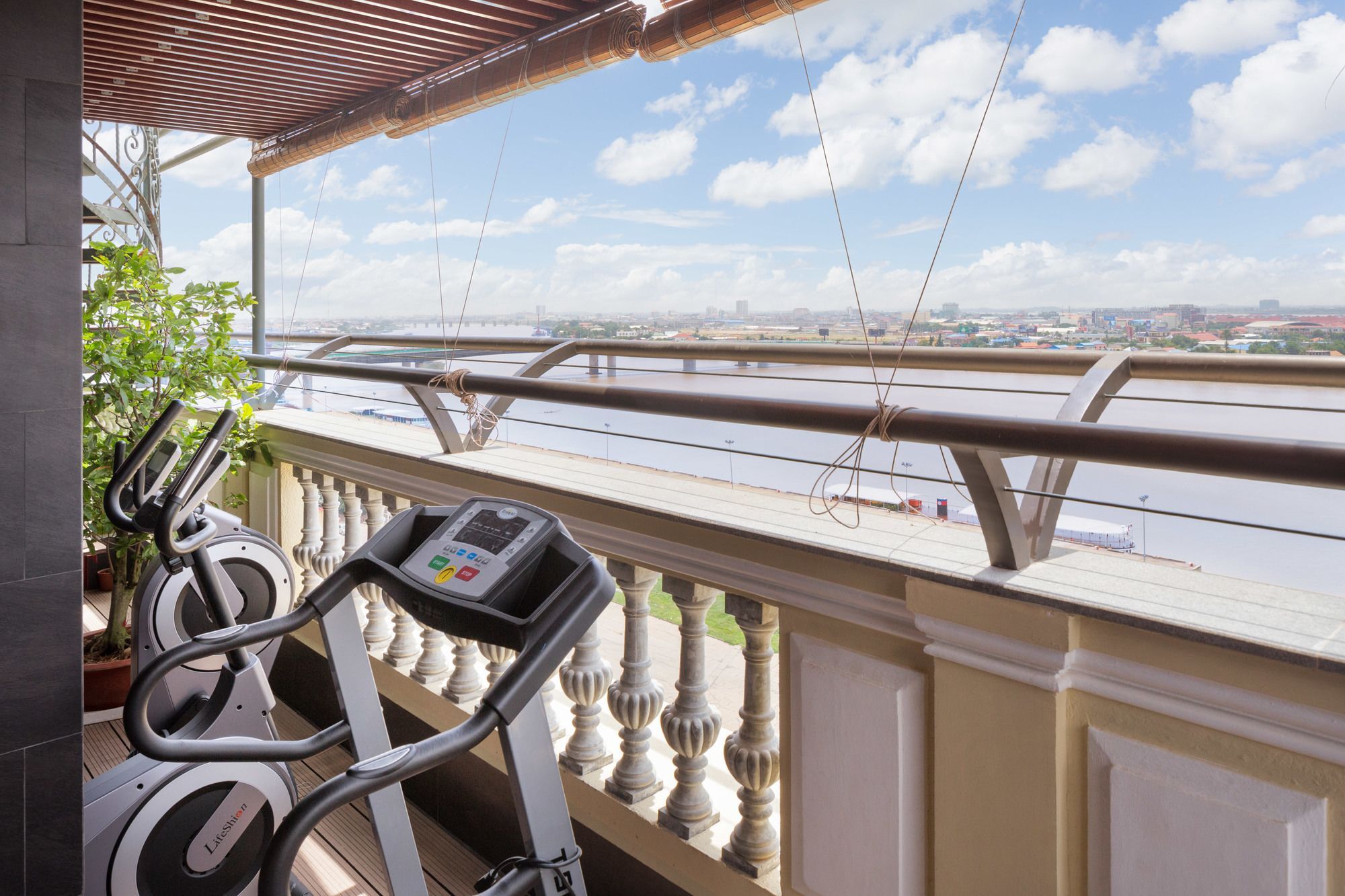 Lcs Hotel & Apartment Phnom Penh Eksteriør bilde
